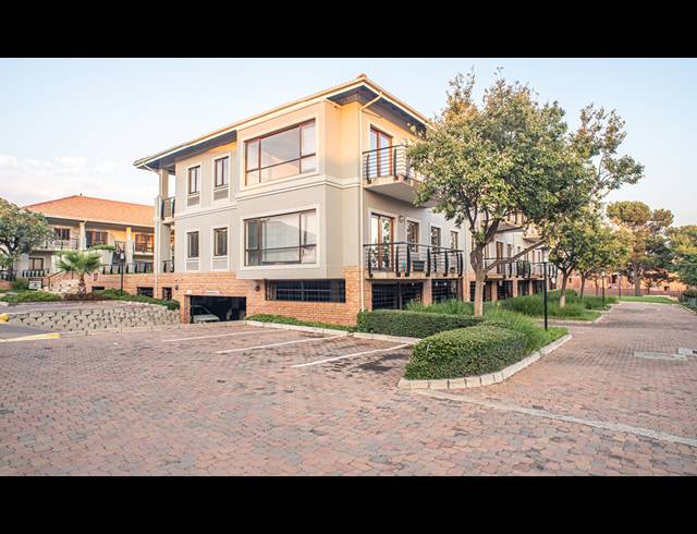 1,527M² OFFICE TO LET IN VORNA VALLEY